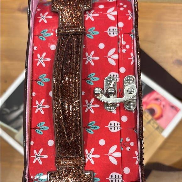 Pop Fox Rhinestone Cosmetic Case - Picture 3 of 8